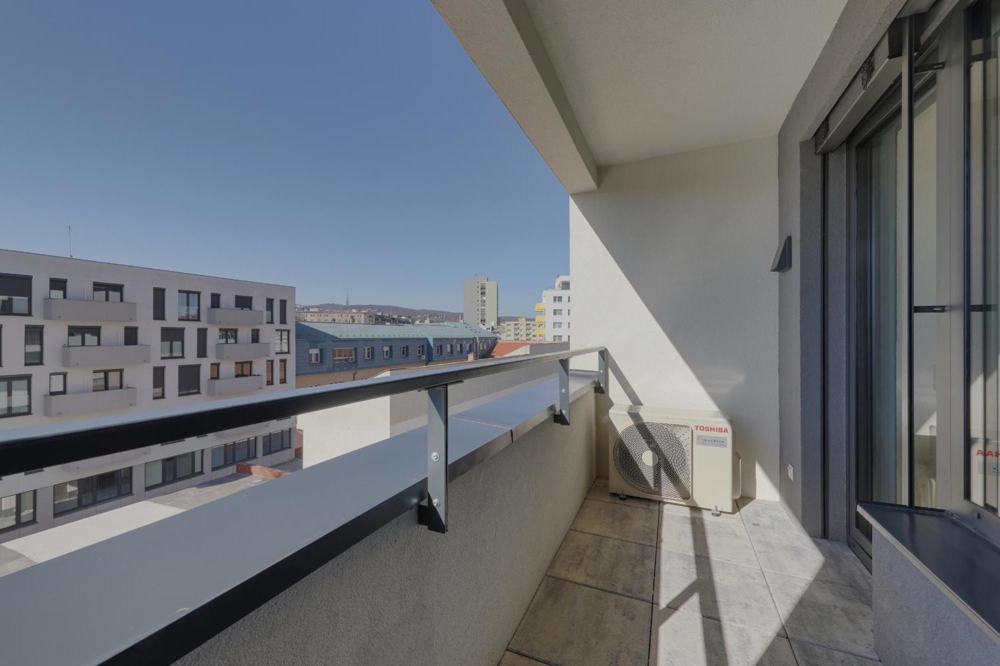 Bazova Apartment With Free Parking Братислава Екстер'єр фото