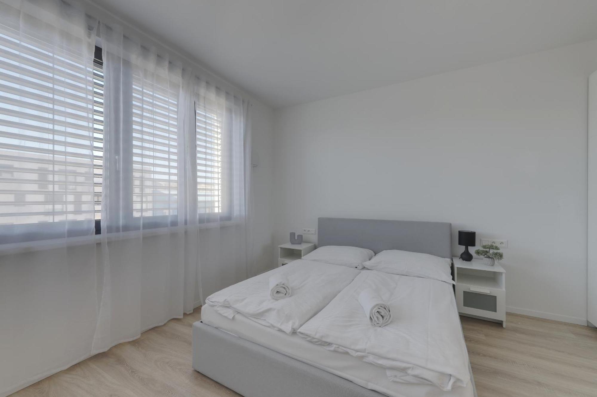 Bazova Apartment With Free Parking Братислава Екстер'єр фото