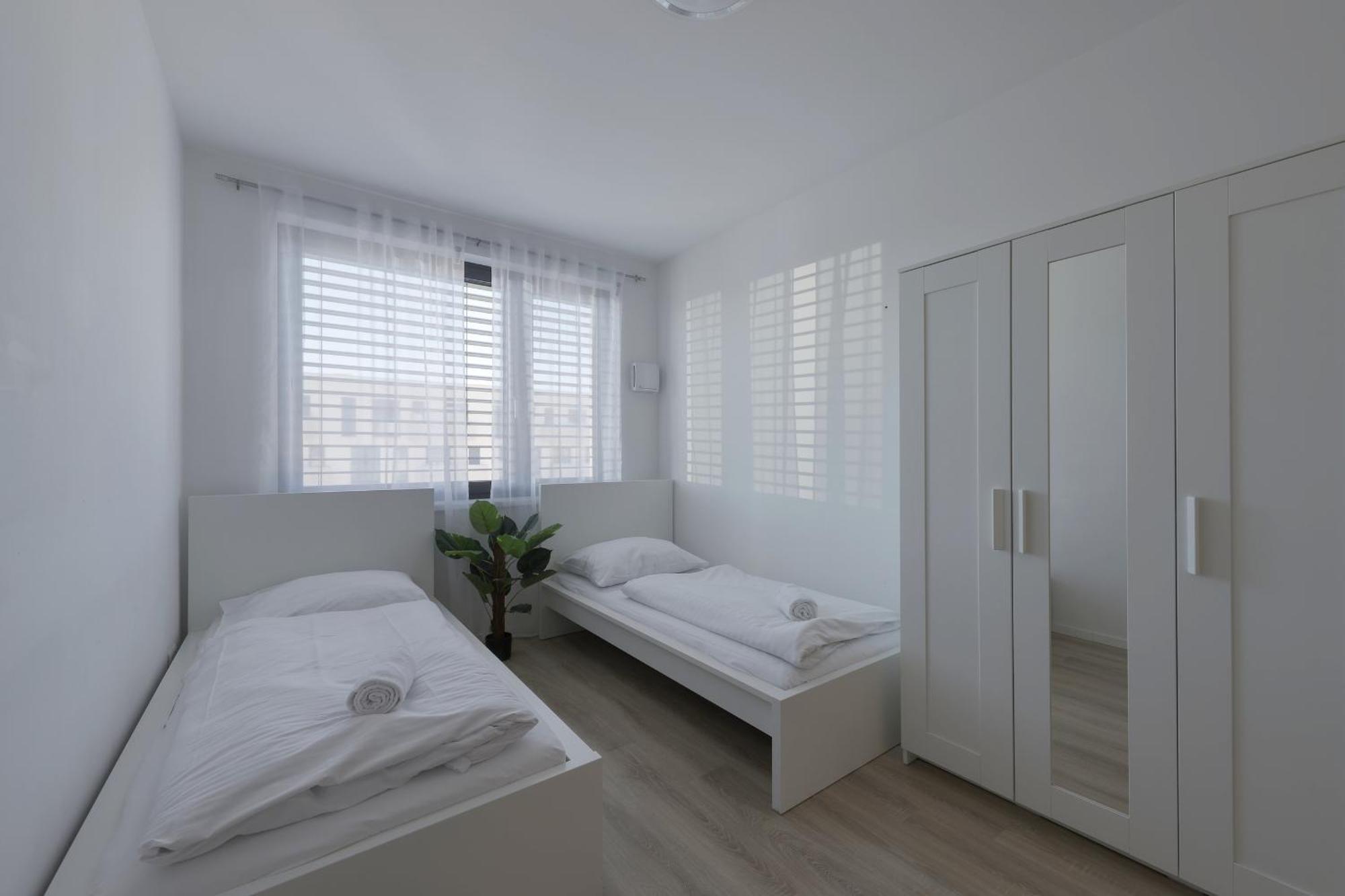 Bazova Apartment With Free Parking Братислава Екстер'єр фото